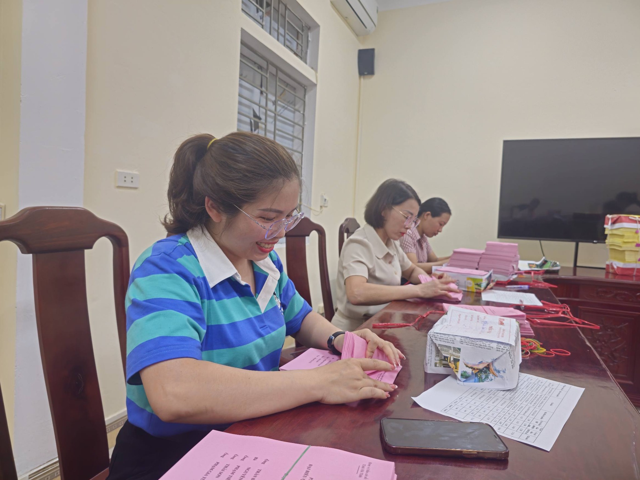 SƠN TIẾN KHẨN TRƯƠNG HOÀN THIỆN, CẤP PHÁT PHIẾU – THẺ CỬ TRI