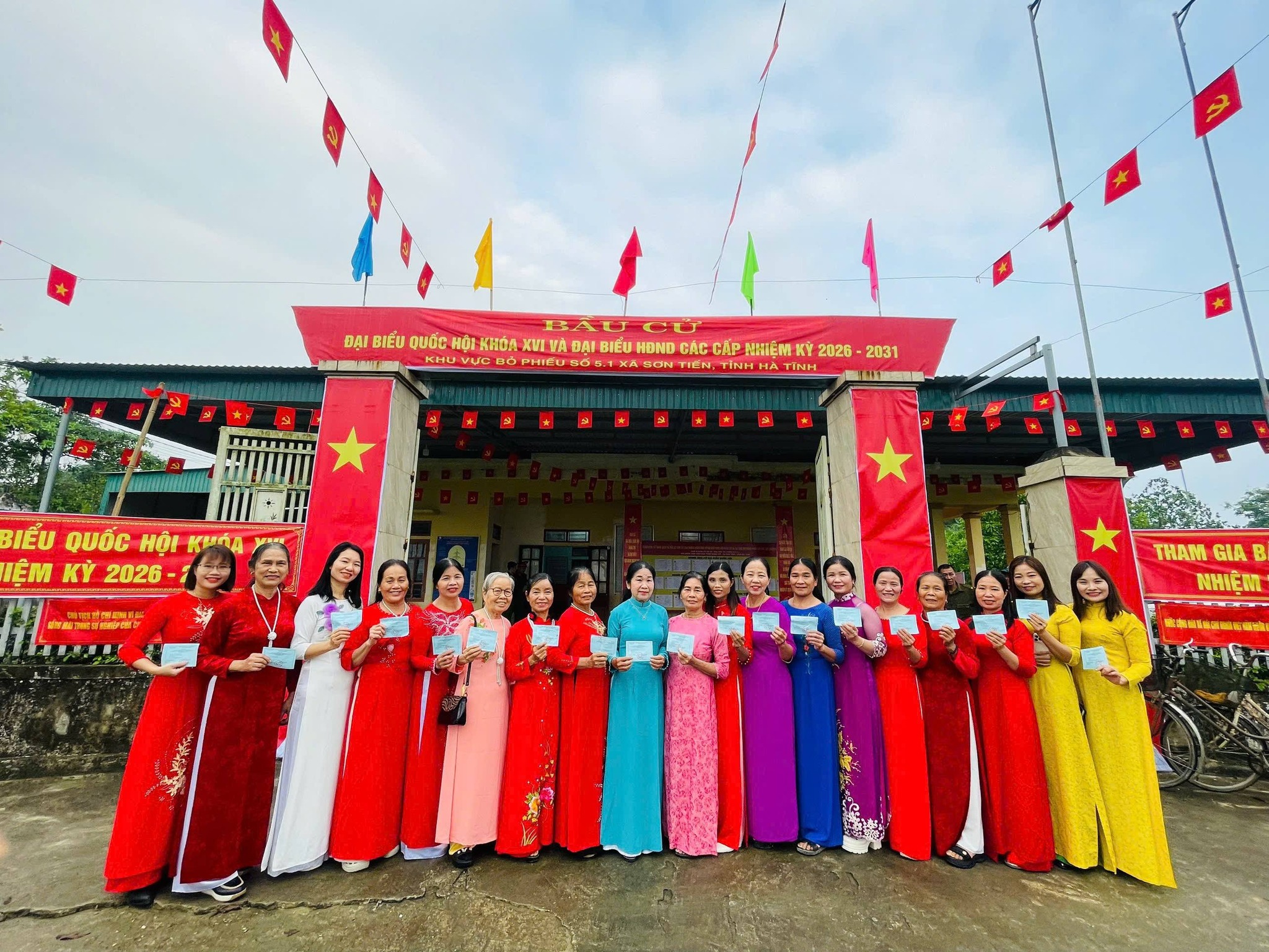 Sơn Tiến rộn ràng “Ngày hội non sông”, cử tri nô nức tham gia bầu cử