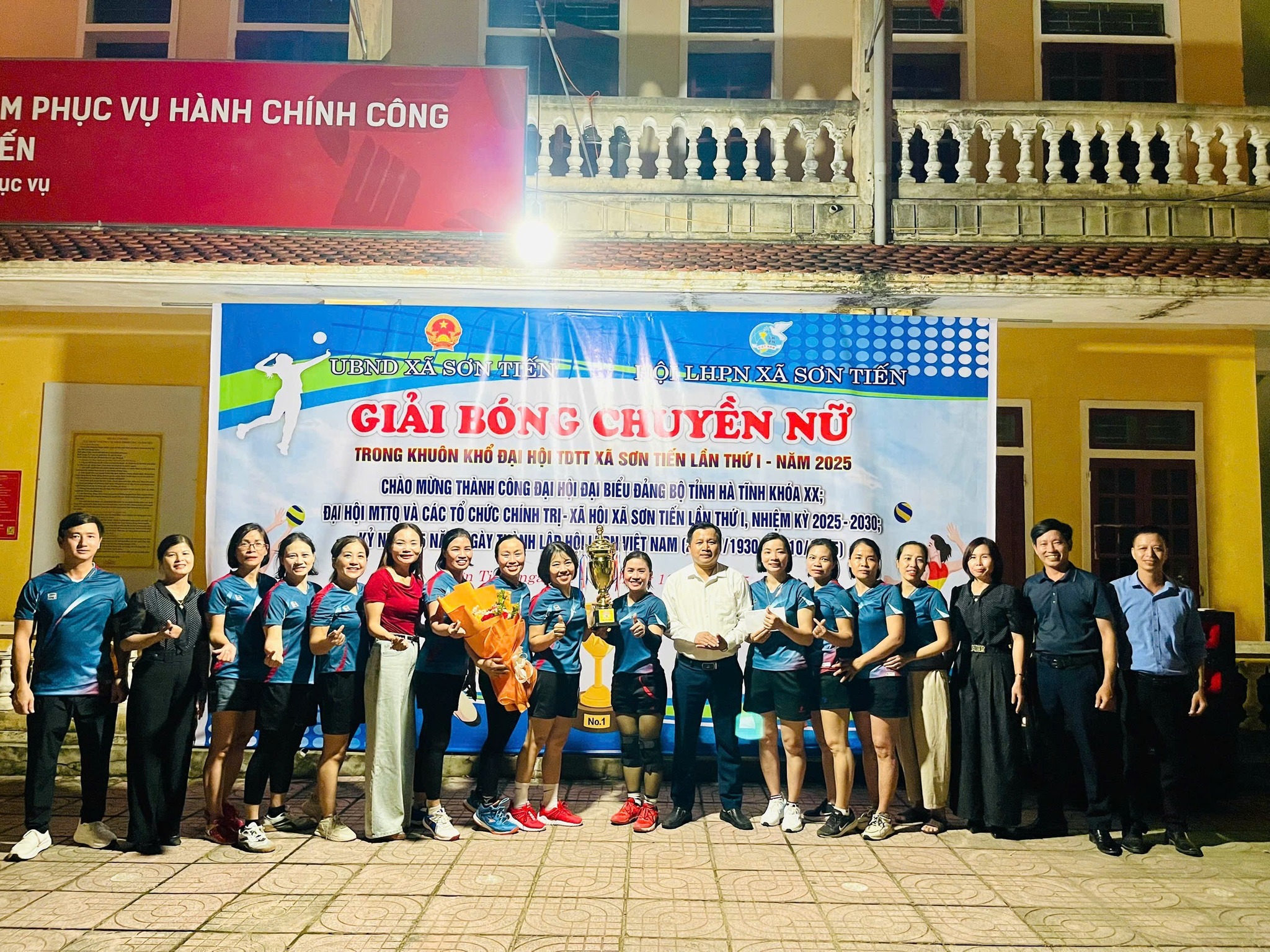 Giải bóng chuyền nữ xã Sơn Tiến thành công tốt đẹp.