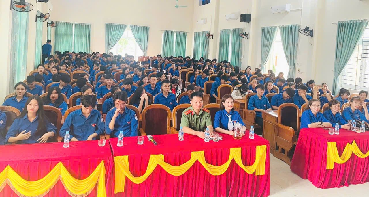 Đoàn xã Sơn Tiến: Sinh hoạt chủ đề “Tự hào Việt Nam”