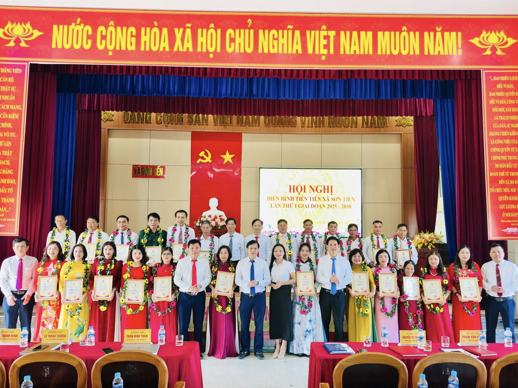 Xã Sơn Tiến tuyên dương các tập thể và cá nhân điển hình tiên tiến trong các phong trào thi đua