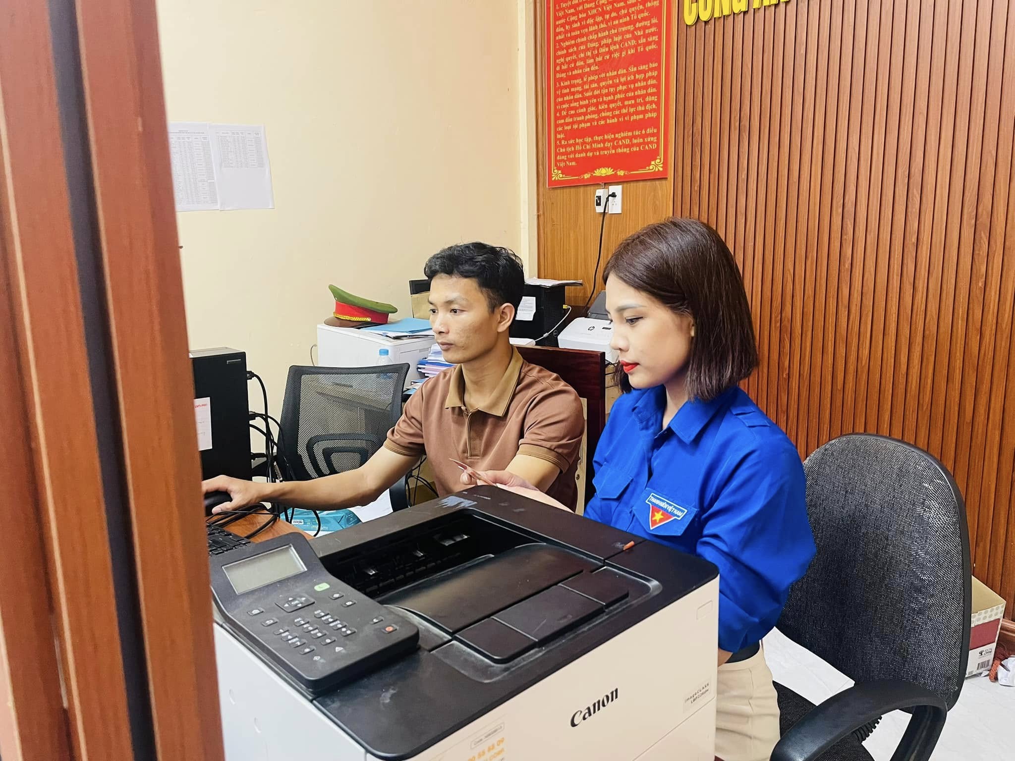 CÔNG AN XÃ SƠN TIẾN TỔ CHỨC CẤP ĐỔI THẺ ĐẢNG VIÊN – ĐOÀN THANH NIÊN XÃ HỖ TRỢ TÌNH NGUYỆN