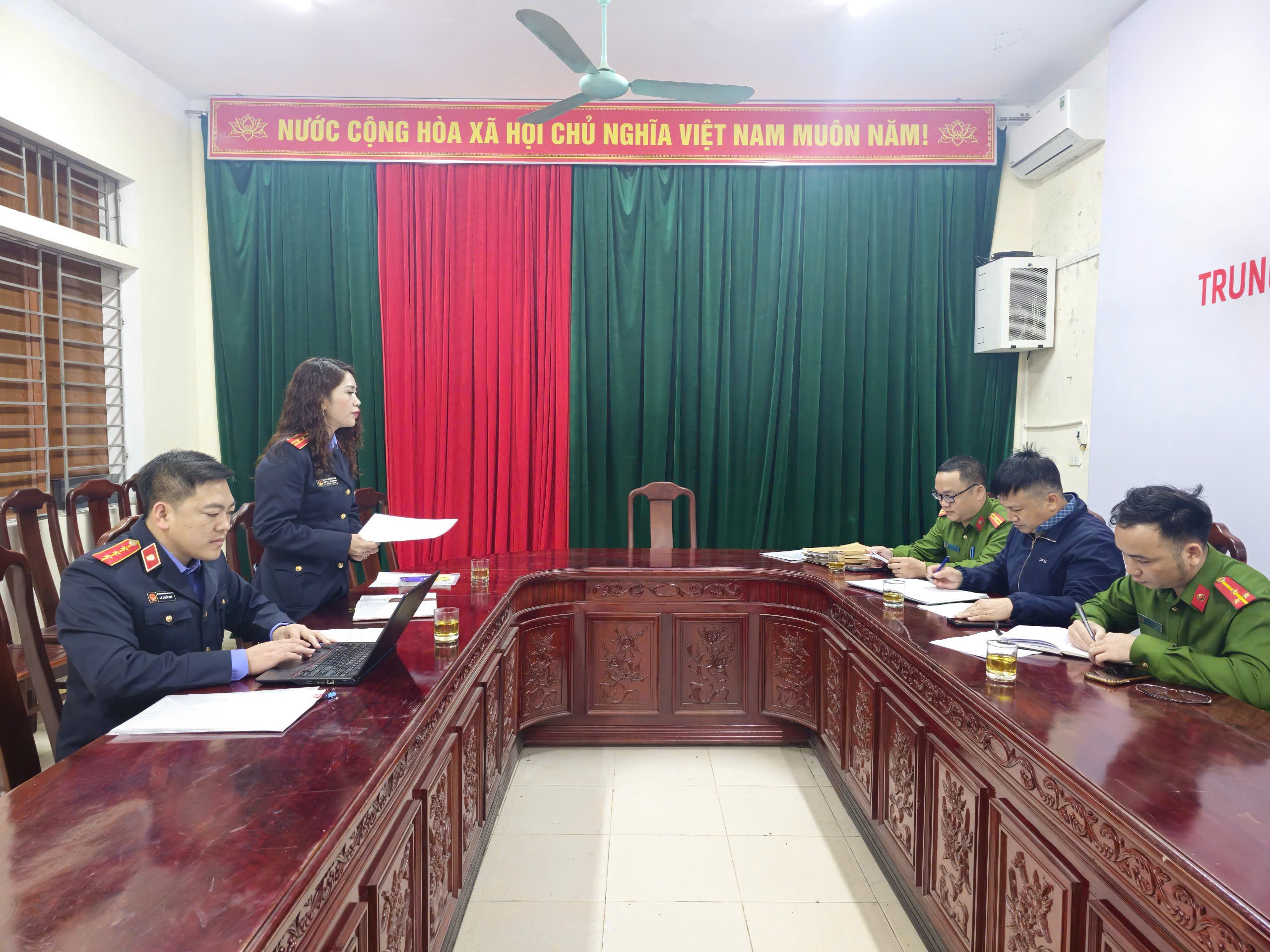 Viện KSND Khu vực 5 kiểm sát thi hành án hình sự tại UBND xã Sơn Tiến, tỉnh Hà Tĩnh