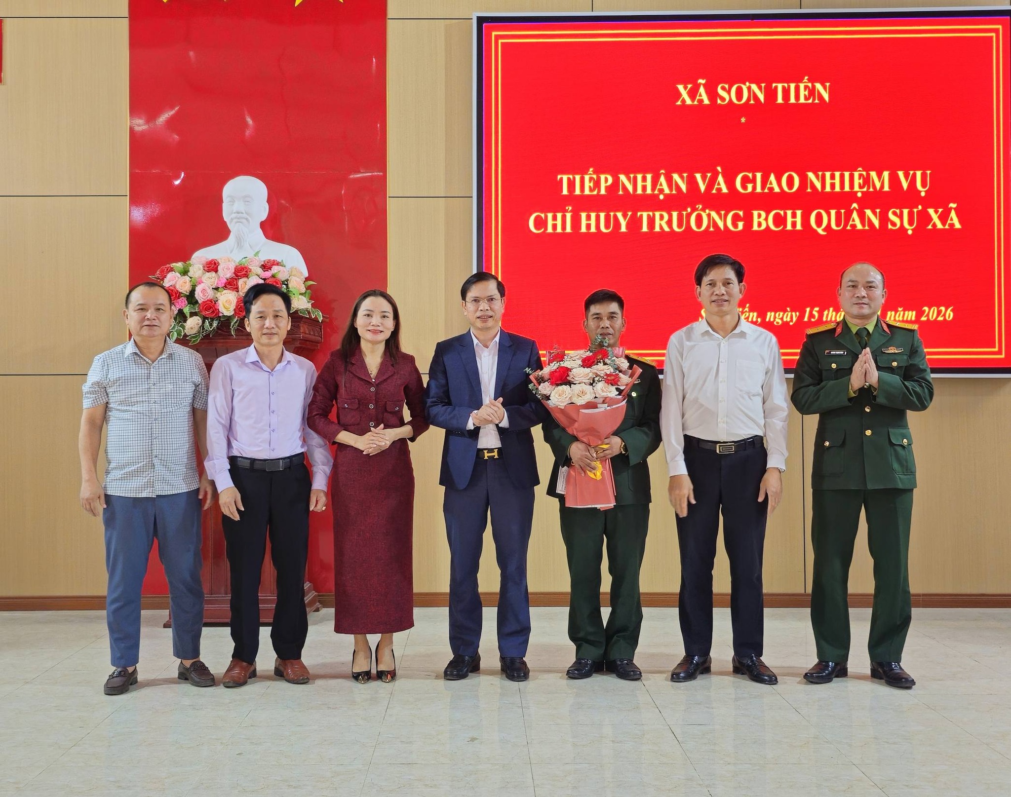 TIẾP NHẬN CHỈ HUY TRƯỞNG BAN CHỈ HUY QUÂN SỰ XÃ SƠN TIẾN