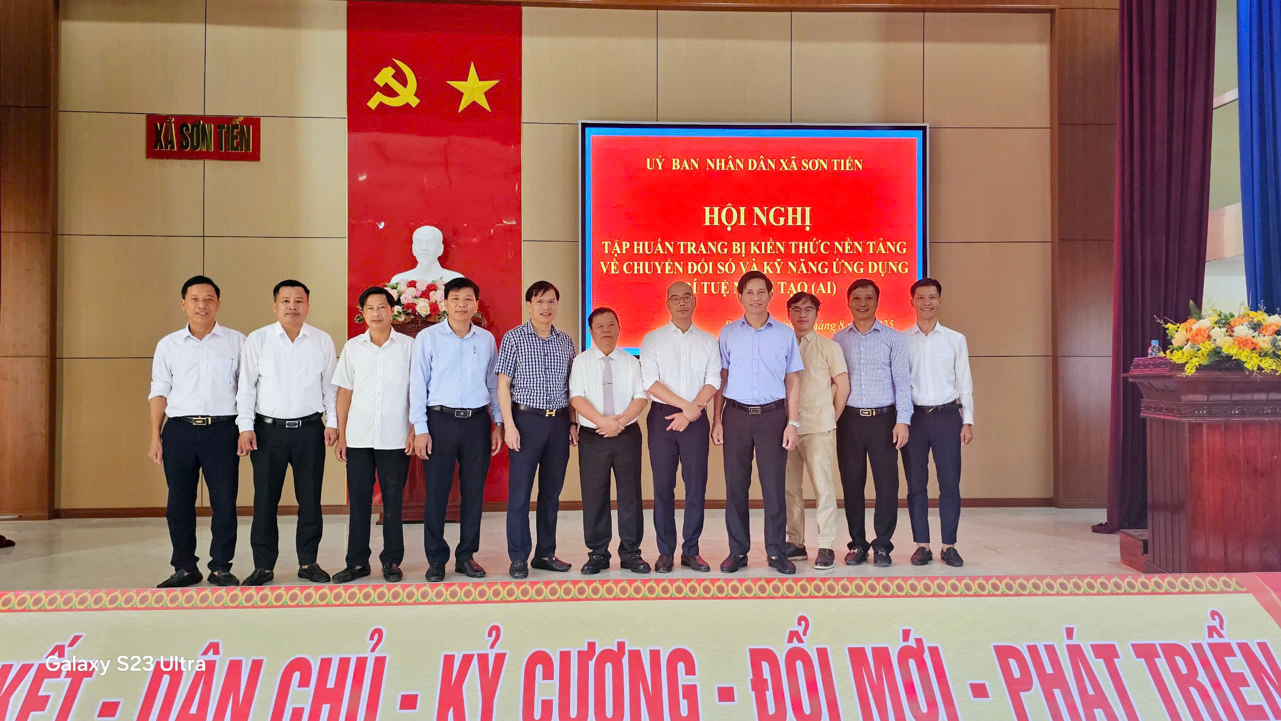XÃ SƠN TIẾN TỔ CHỨC HỘI NGHỊ TẬP HUẤN KIẾN THỨC NỀN TẢNG VỀ CHUYỂN ĐỔI SỐ VÀ KỸ NĂNG ỨNG DỤNG TRÍ TUỆ NHÂN TẠO( AI)