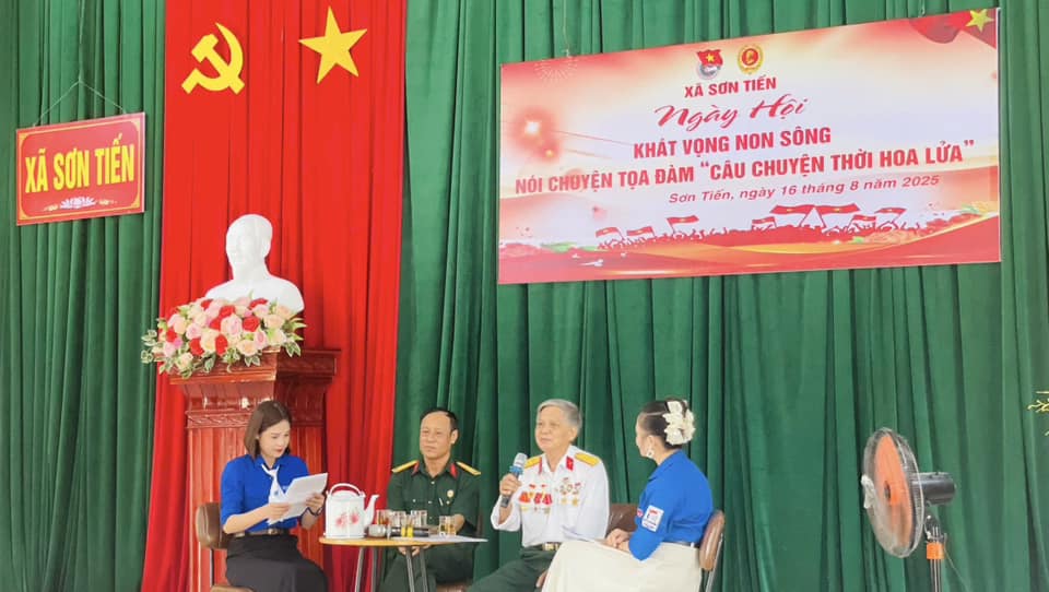 NGÀY HỘI KHÁT VỌNG NON SÔNG - CÂU CHUYỆN THỜI HOA LỬA