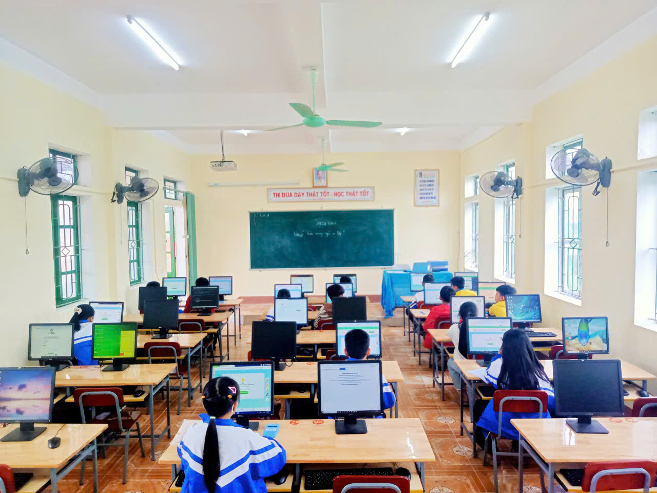 SÔI NỔI SÂN CHƠI TRÍ TUỆ “ĐẤU TRƯỜNG TOÁN HỌC VIOEDU” VÒNG CHUNG KẾT CẤP XÃ