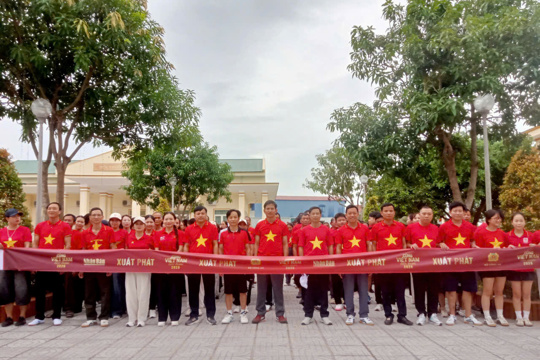 Sơn Tiến sôi nổi hưởng ứng Chương trình đi bộ “Cùng Việt Nam tiến bước” năm 2026.