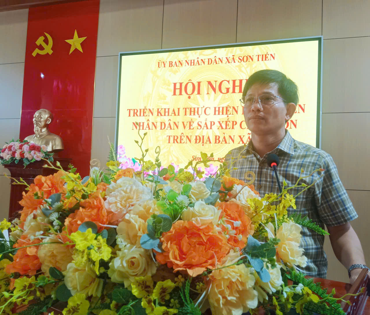 Sơn Tiến tổ chức Hội nghị triển khai thực hiện lấy ý kiến Nhân dân về sắp xếp 39 thôn trên địa bàn xã.