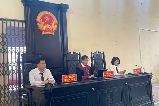Tòa án nhân dân khu vực 5 phối hợp VKSND khu vực 5 đưa vụ án Nguyễn Văn Thành (sinh năm 2006, trú tại thôn Kim Sơn, xã Bích Hào, tỉnh Nghệ An), về tội “Trộm cắp tài sản”.