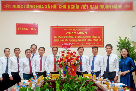 Đoàn lãnh đạo huyện Khăm Cợt thăm, Chúc mừng kỷ niệm 81 năm Quốc khánh nước Cộng hòa xã hội chủ nghĩa Việt Nam tại xã Sơn Tiến