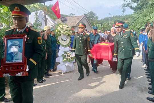 Xã Sơn Tiến trang trọng tổ chức Lễ đón nhận, truy điệu và an táng hài cốt Liệt sĩ Nguyễn Văn Vinh.