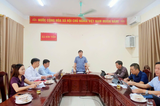Thường trực Đảng ủy xã Sơn Tiến làm việc với Trung tâm Phục vụ hành chính công