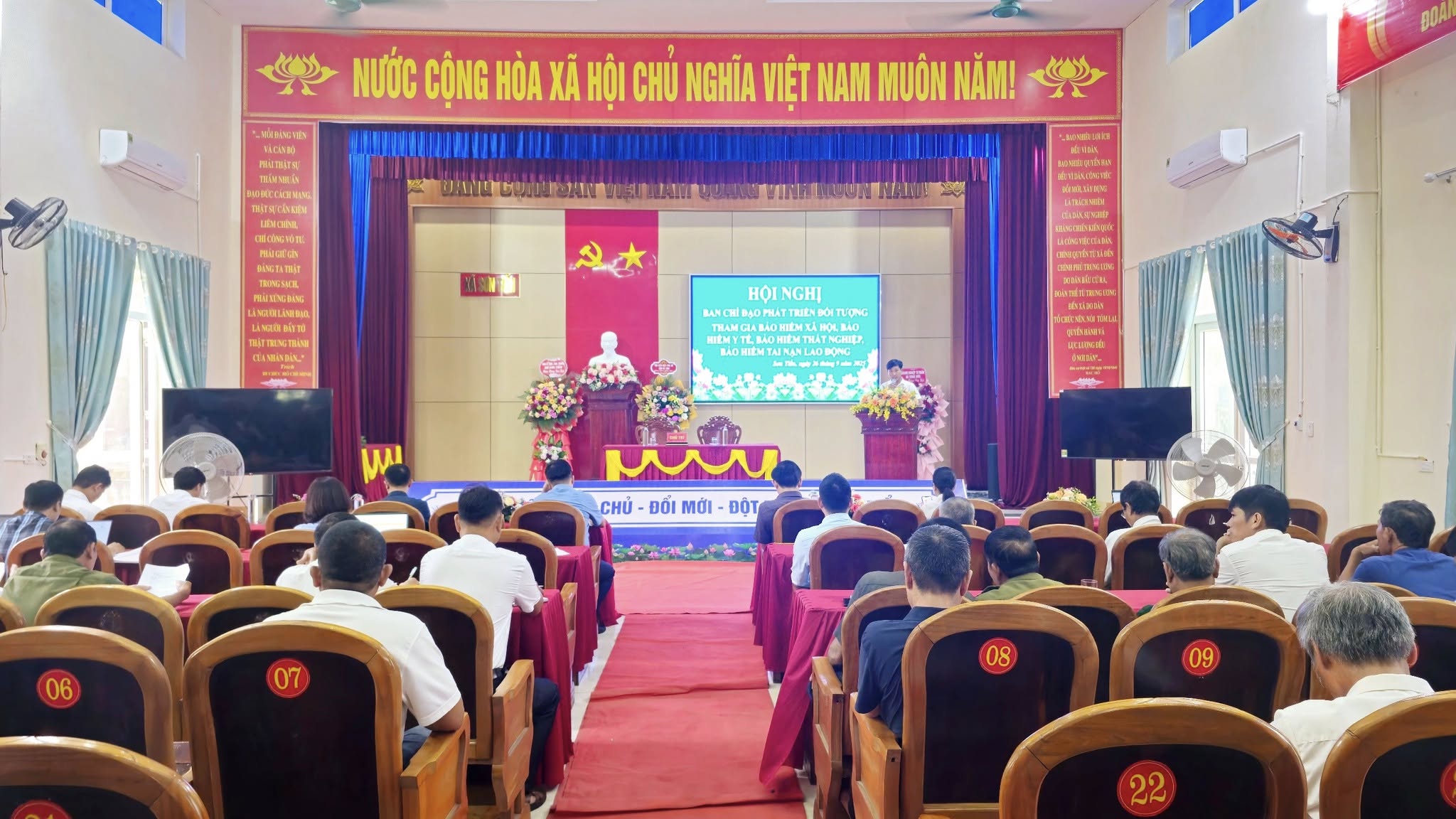UBND xã Sơn Tiến tổ chức họp Ban chỉ đạo phát triển đối tượng tham gia BHXH, BHYT, BHTN, BHTNLĐ năm 2025 